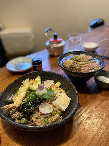 Oshogatsu Bukkake Soba (left) and Kamonegi Soba (right)_body image